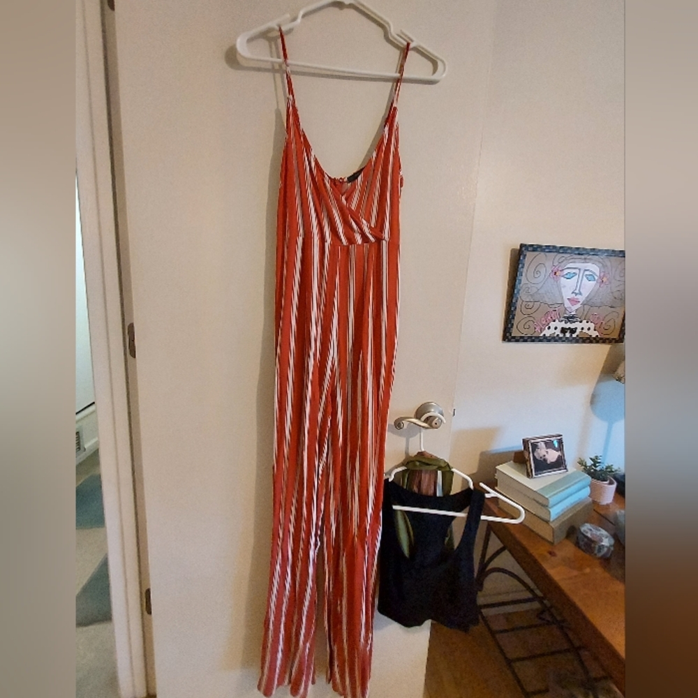 NWT Forever 21 womens spaghetti strap jumpsuit. Size small